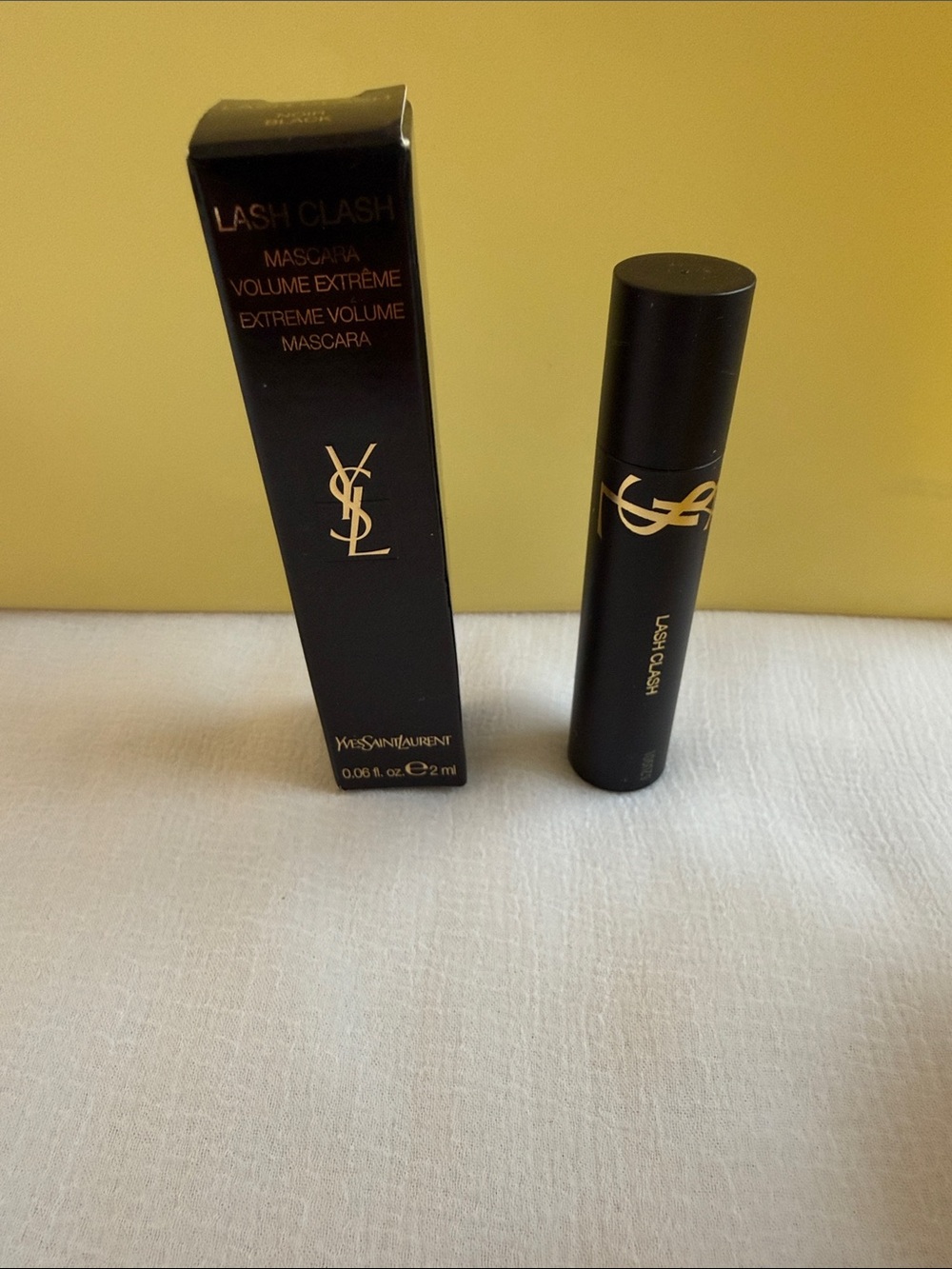 Yves Saint Laurent Lash Clash Mascara — Black & Gold Packaging - Picture 2 of 6